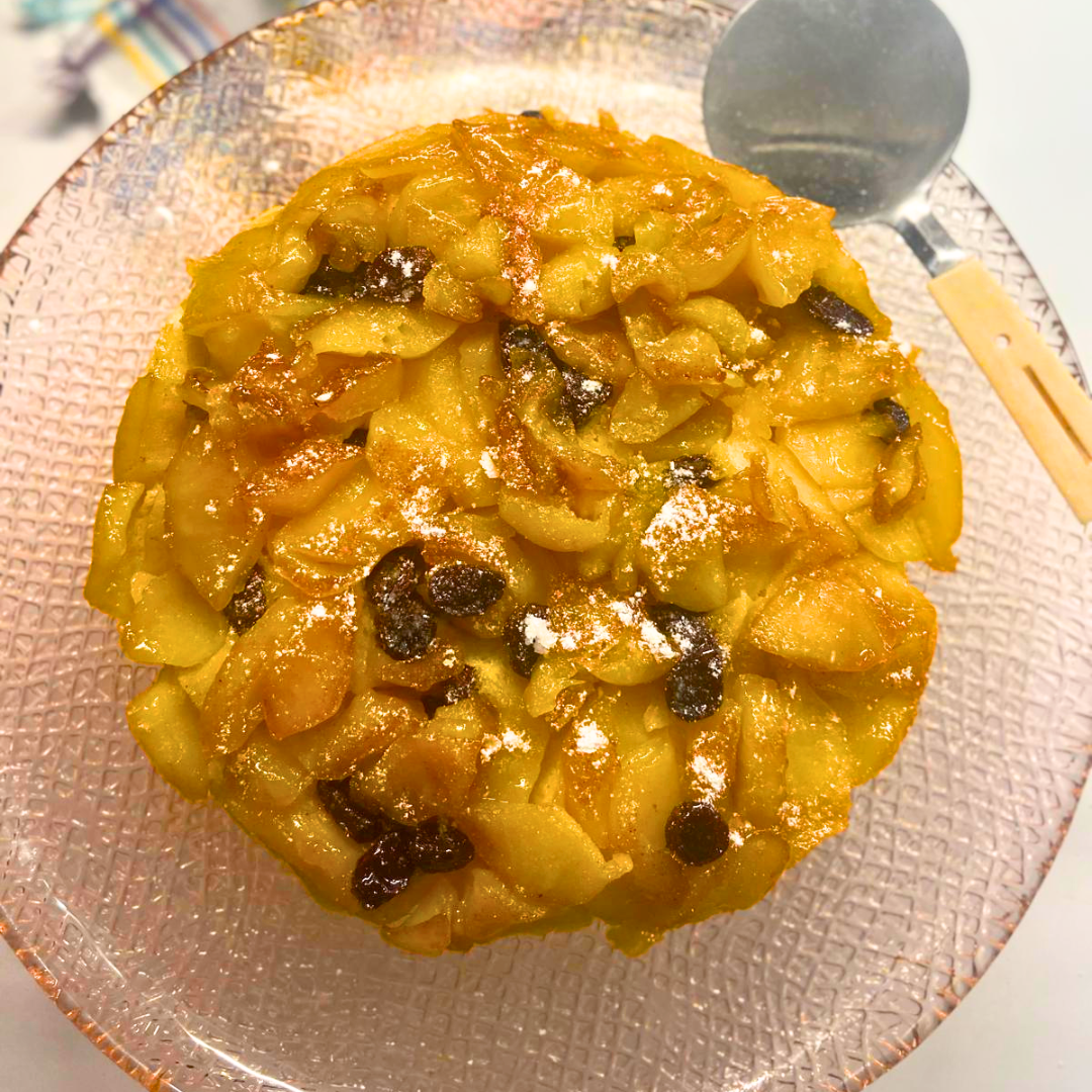 tarta de manzana en sartén
